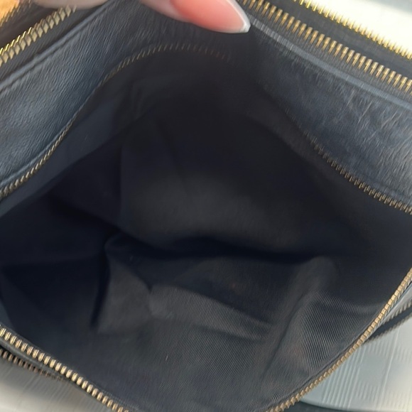 Elliott Lucca Black Leather Crossbody Bag Zipper. - Picture 11 of 12